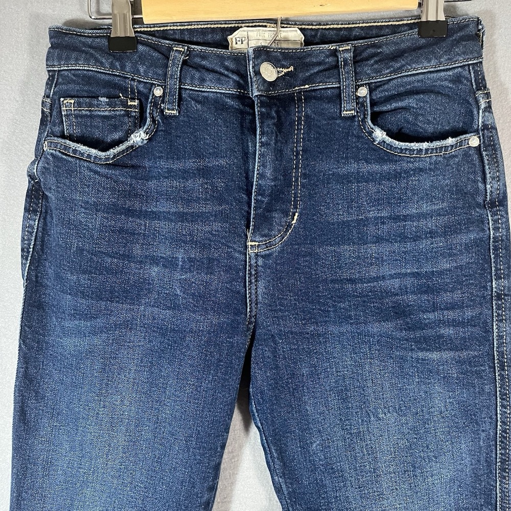 We The Free Free People‎ Mid-Rise Raw Hem Dark Wash Blue Cropped Ankle Jeans, 26 - Picture 3 of 8